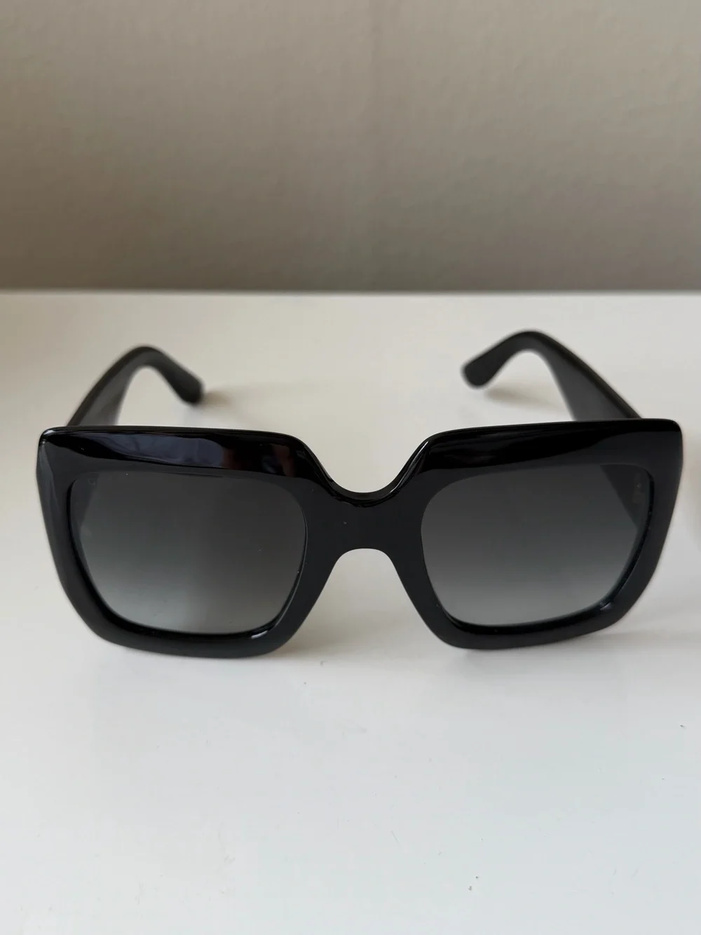 Gucci Authentic‎ Black Oversized Square Sunglasses with Gold GG Emblem
